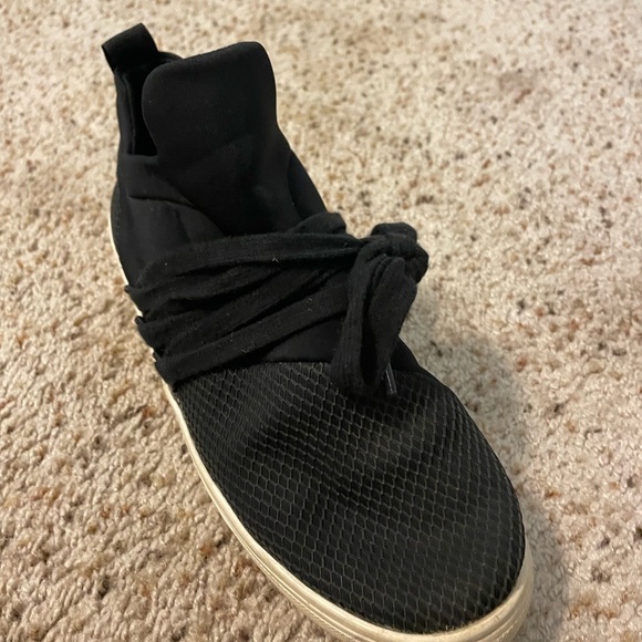 Steve Madden athleisure shoes - Picture 1 of 3
